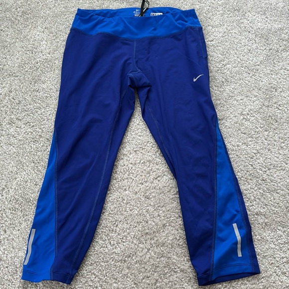 Nike Pants - Women’s Nike Capri Leggings